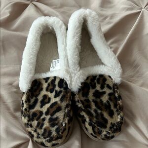 Sonoma Leopard Print Slippers with White Lining